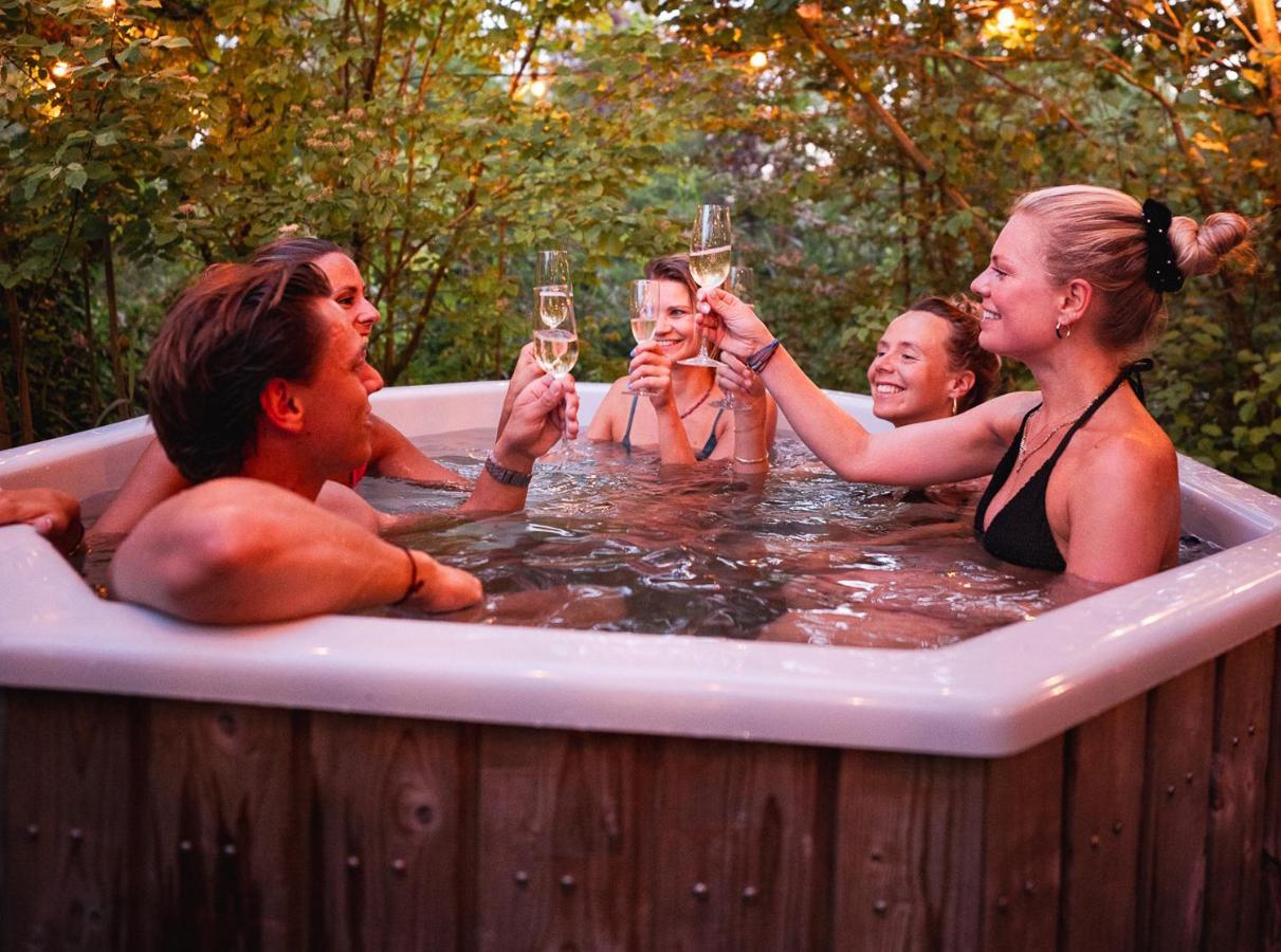 Rostig Hotel Kedichem Екстериор снимка