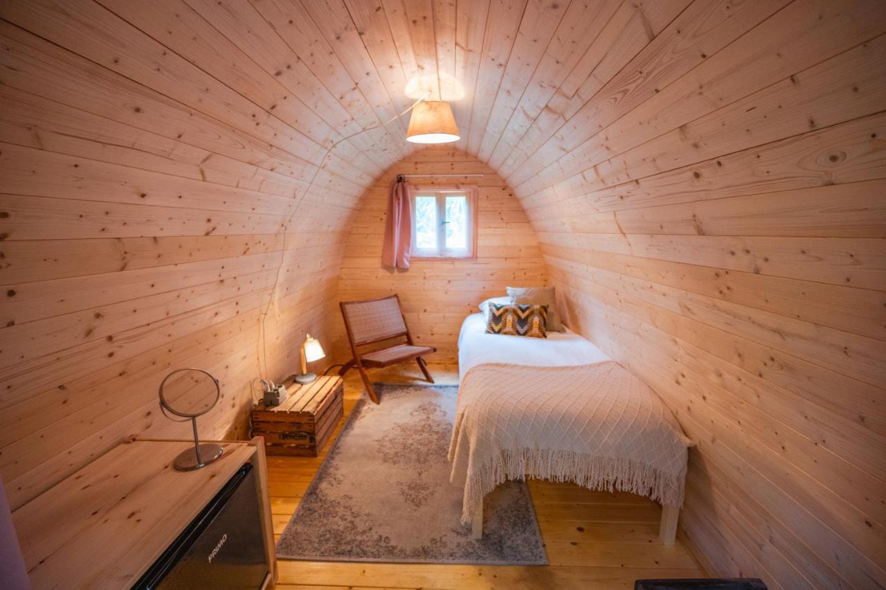 Rostig Hotel Kedichem Екстериор снимка